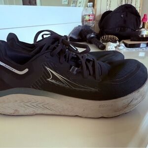 Altra Women’s Paradigm 7 size 8.5